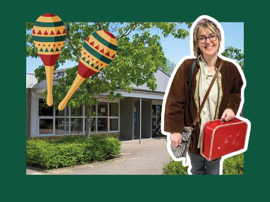 Anne Cathrine foran et billede af Terndrup Bibliotek